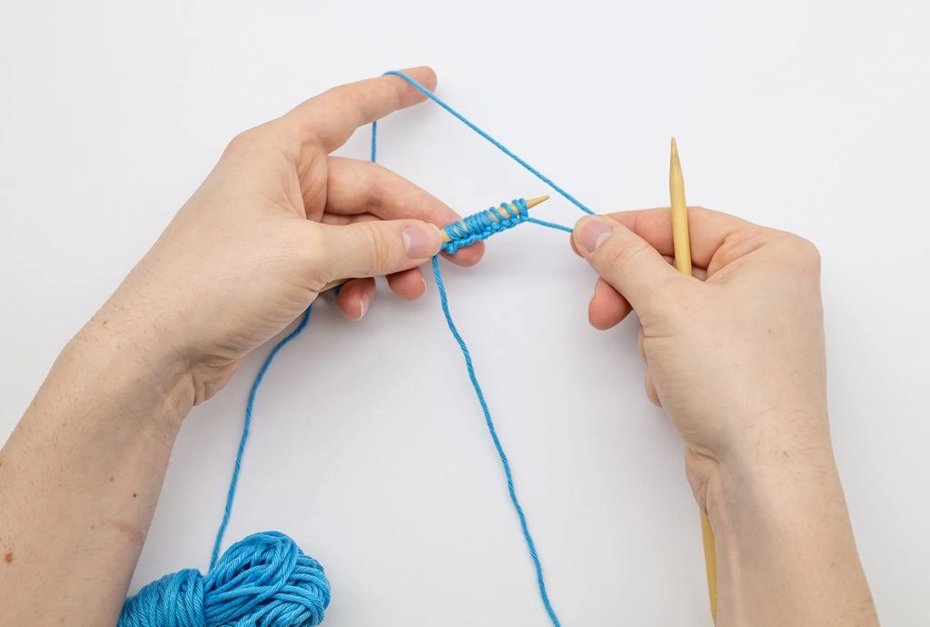 How to cast on knitting stitches 3 easy methods for beginners