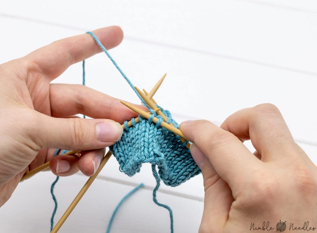 How to knit in the round on doublepointed needles for beginners [+video]