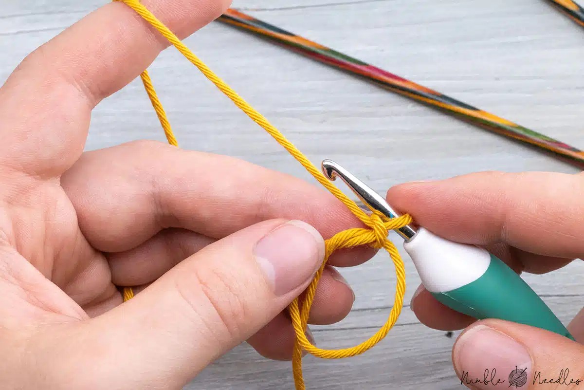 How to knit the pinhole caston [+ slowmo video]