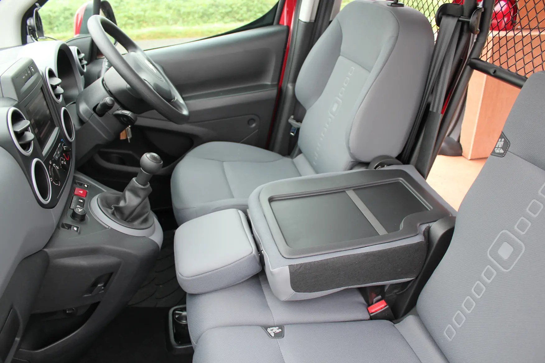 Clever DIY Citroen Berlingo Camper conversion kits