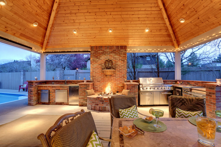20 Backyard Entertainment Areas That Will Blow You Away