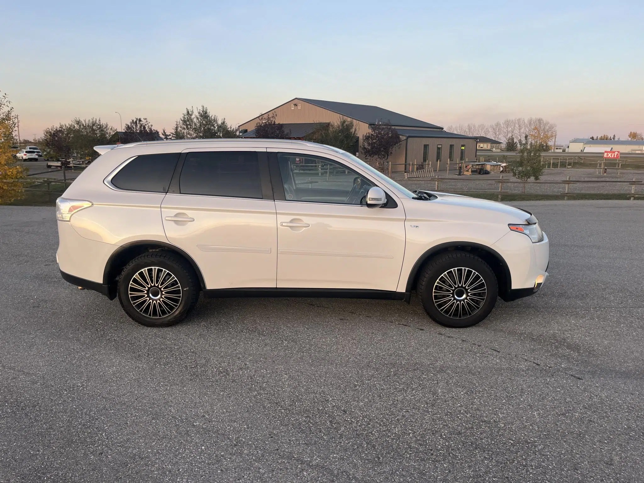 2015 MITSUBISHI OUTLAND GT AWD Ninaco Auto Center