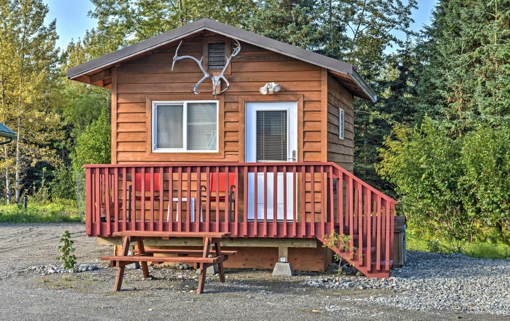 Cozy cabins with bathrooms in the heart of the Kenai Peninsula, Ninilchik