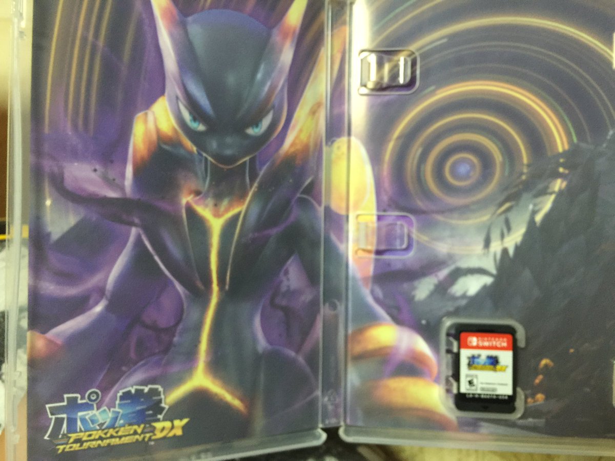 Pokken Tournament DX has reversible cover art in both North America and