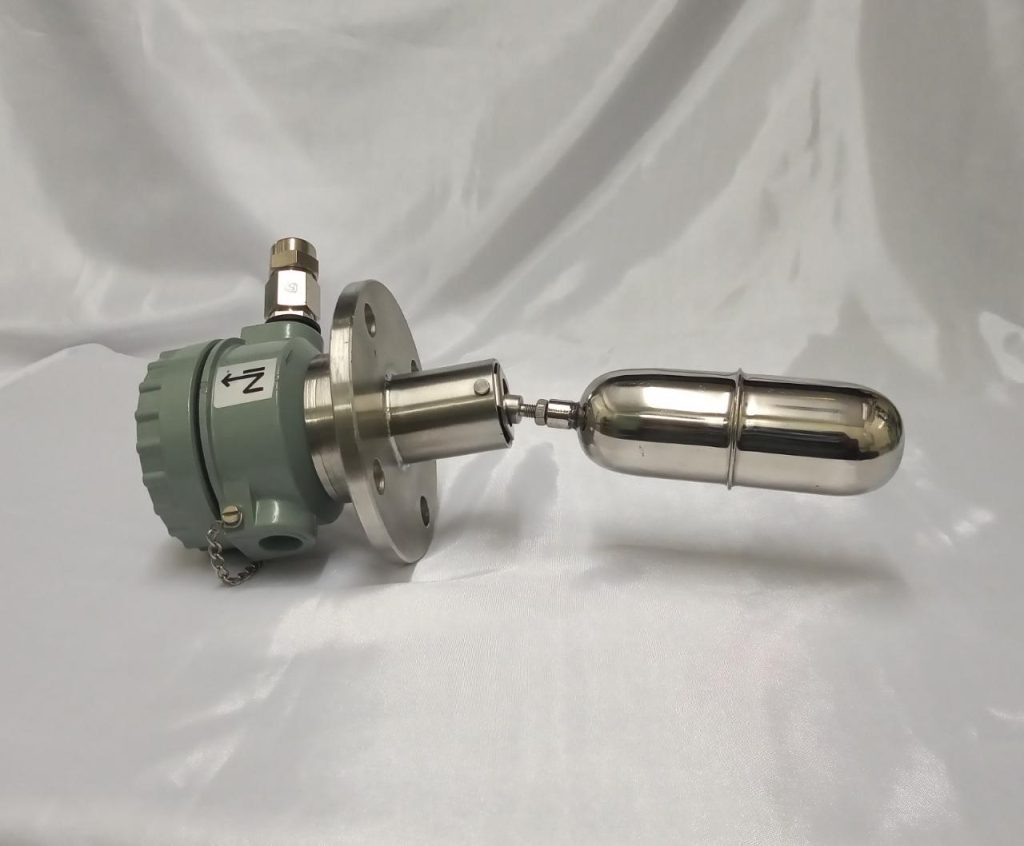 Horizontal side mounted flame proof Level Switch with round flange