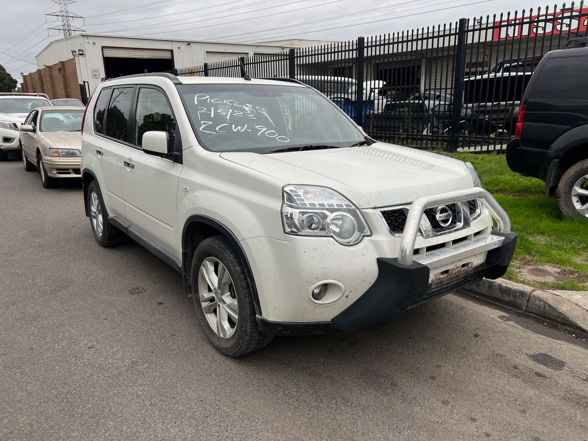 FOR PARTS NISSAN XTRAIL T31 QR25 2012 WHITE WRECKING