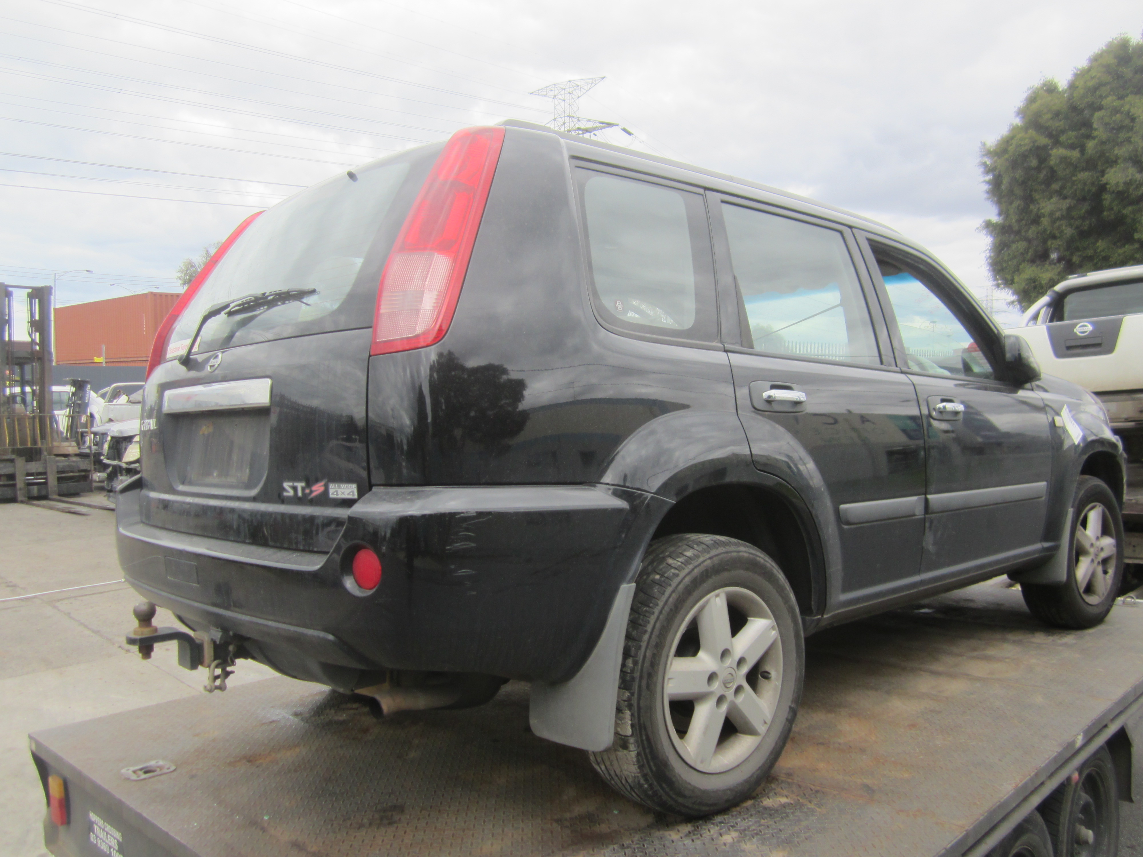 NISSAN XTRAIL T30 QR25 4X4 BLACK 2004 WRECKING