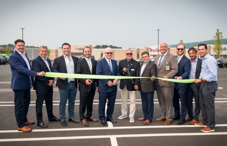 Advance Realty Investors Hosts Ribbon Cutting for Shops at Ledgewood