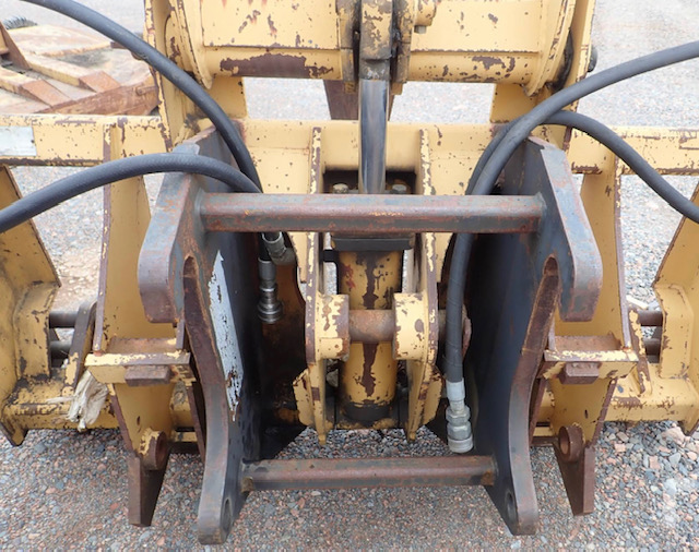 CAT IT Coupler Log Grapple Forks (3)