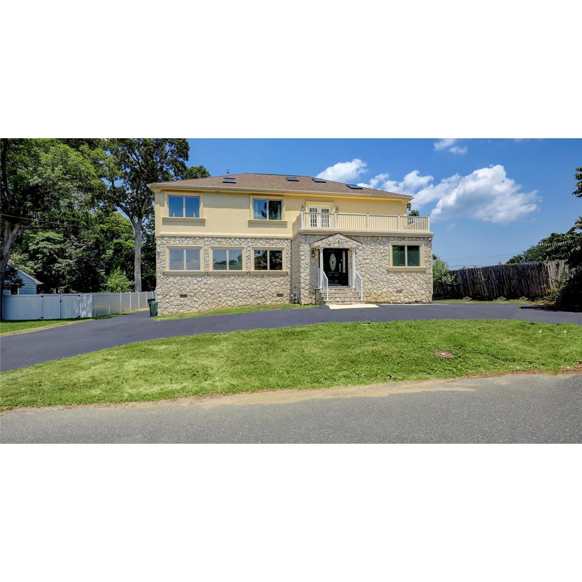 4 Berger Ave, Oakhurst, NJ 07755