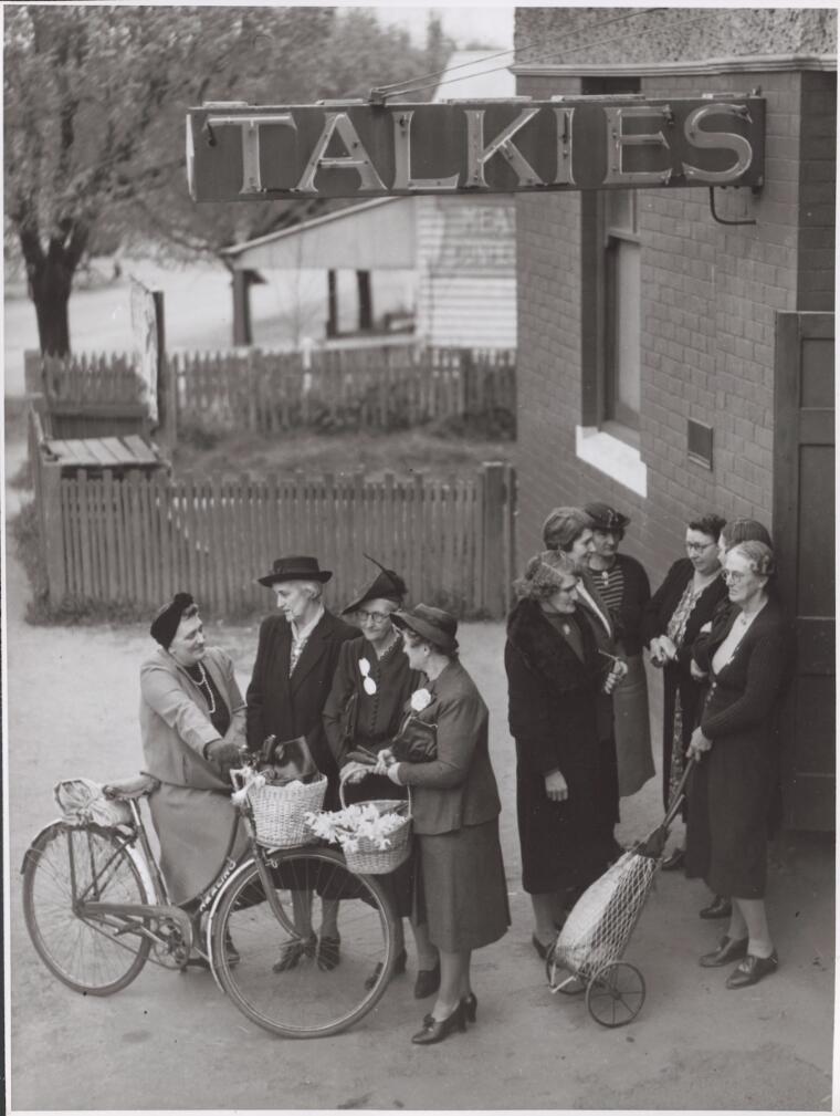 A Small Town at War the Drouin Collection National Library of Australia