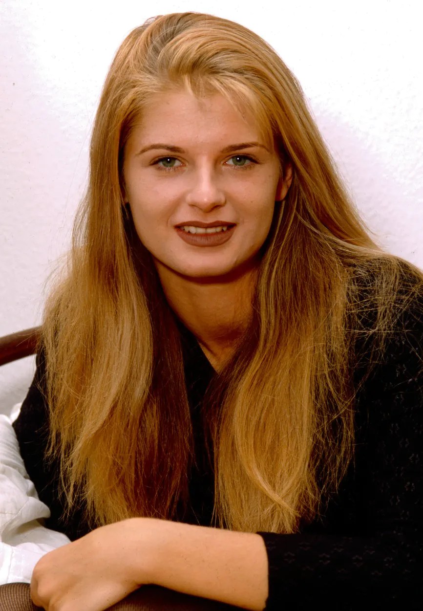 Ullmann Mónika akkor és most