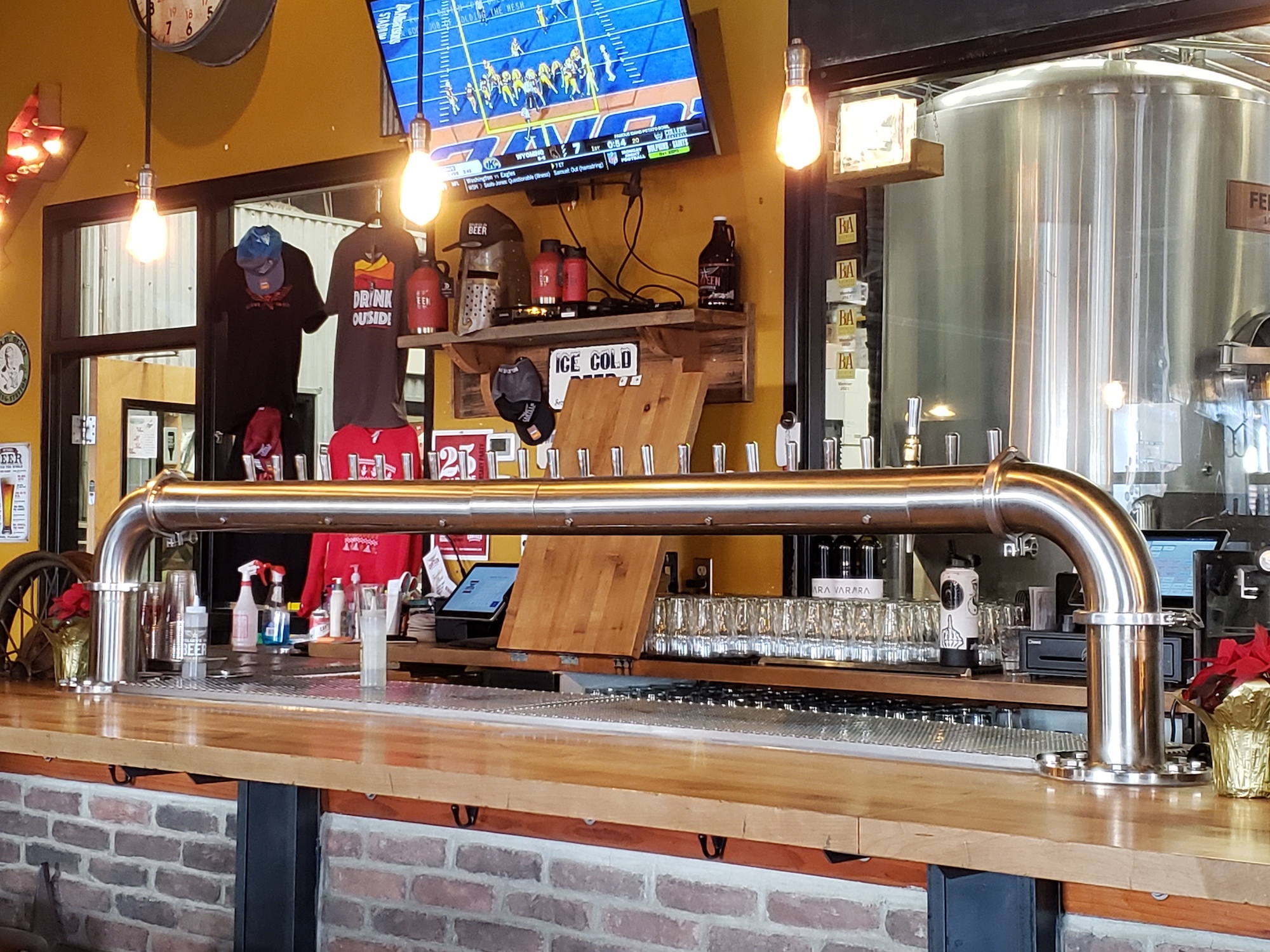 Canteen Brewhouse keeps cozy pub mentality while expanding distribution DARK SIDE BREW CREW