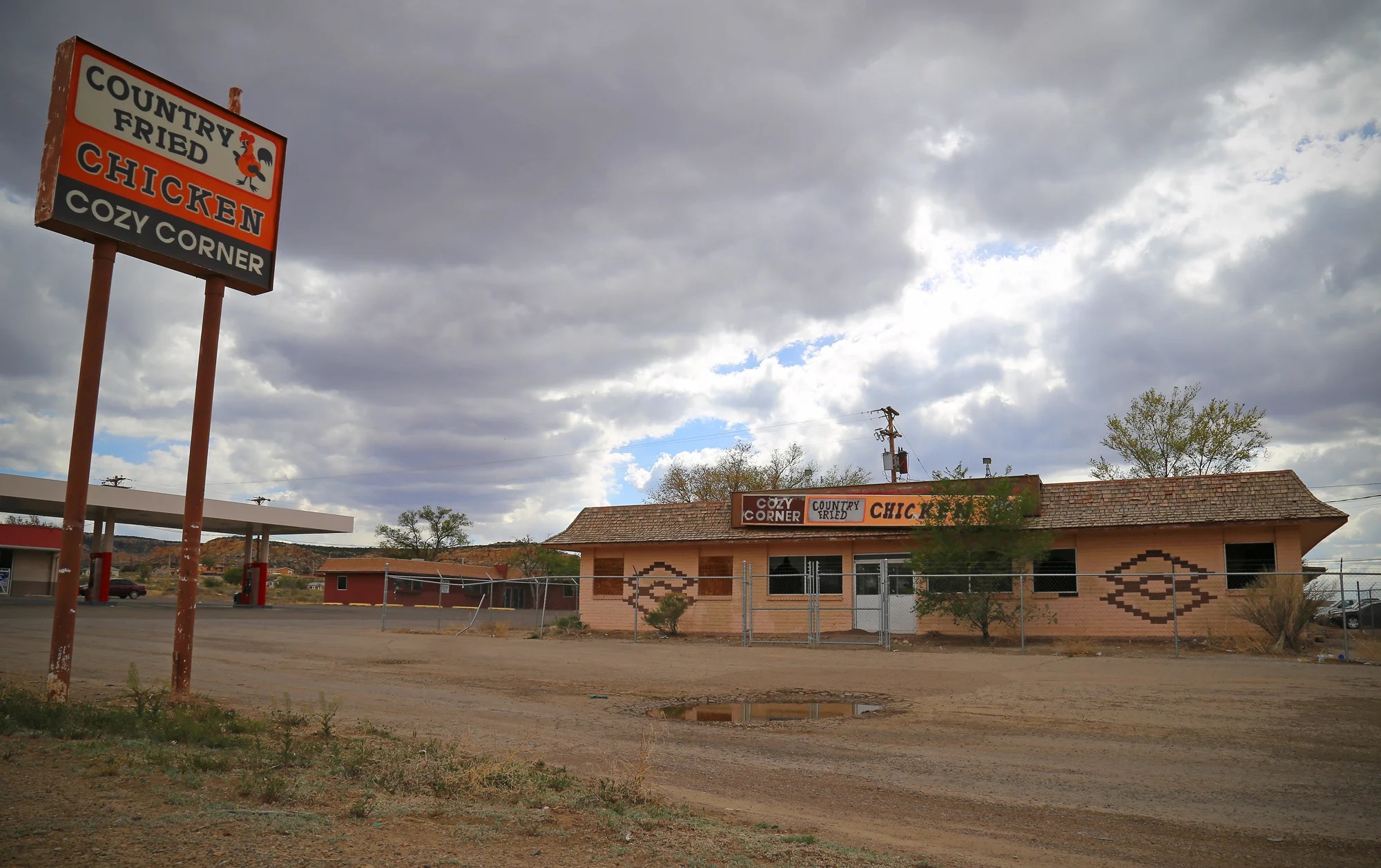 History, geography cramp brickandmortar food options in Crownpoint