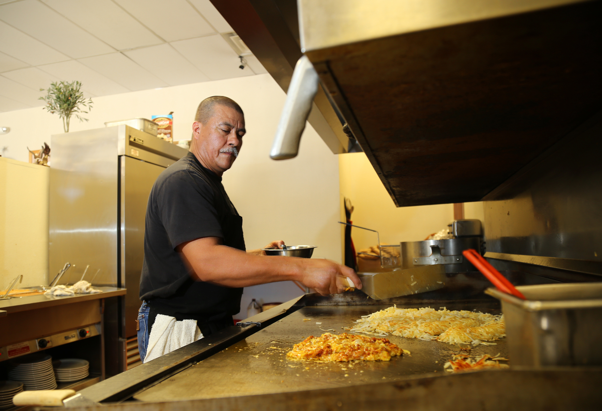 History, geography cramp brickandmortar food options in Crownpoint