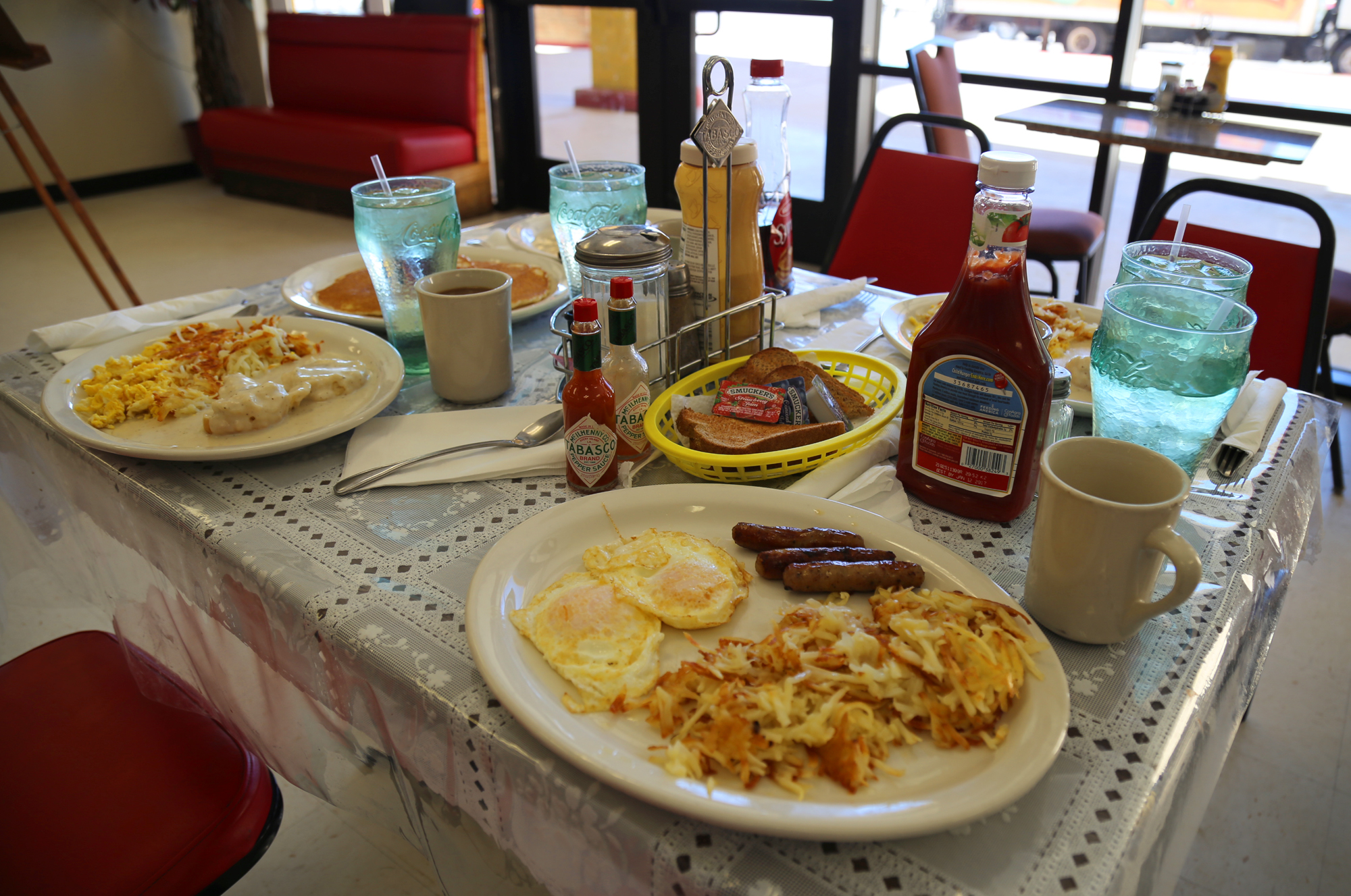 History, geography cramp brickandmortar food options in Crownpoint