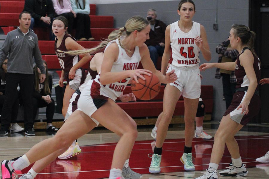 NM Defense Holds Off Grundy Center North Mahaska Schools