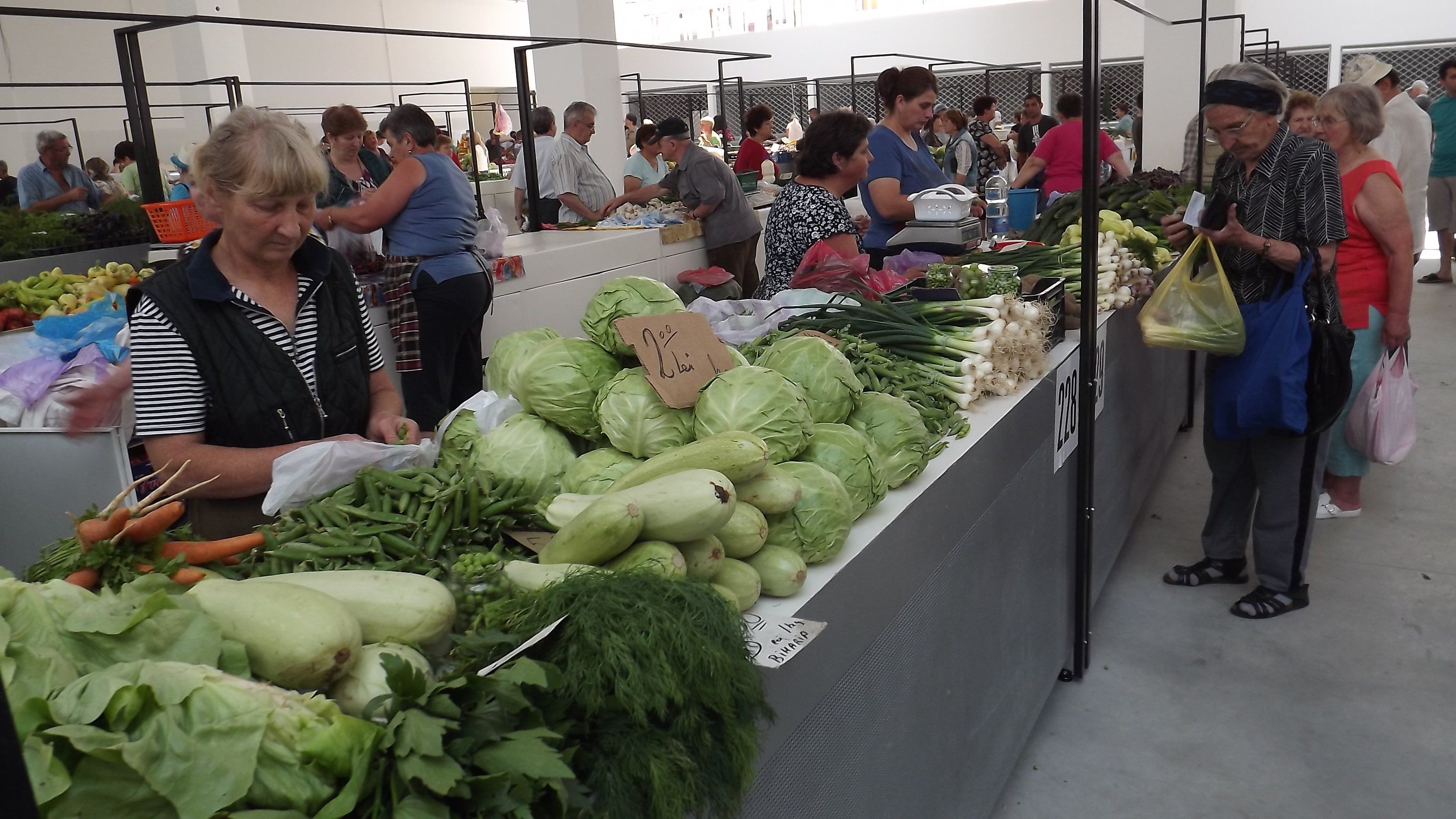 Piaţa de legume fructe sa mutat în noua hală BIHON