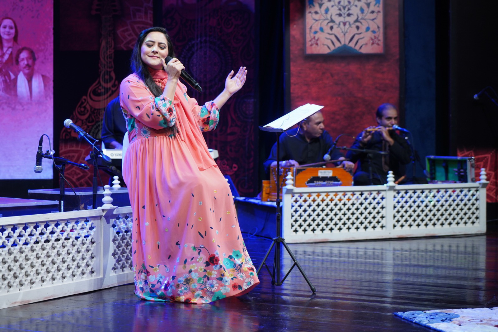 Bhagyashree Indian actress explained the reason behind her deep(04)