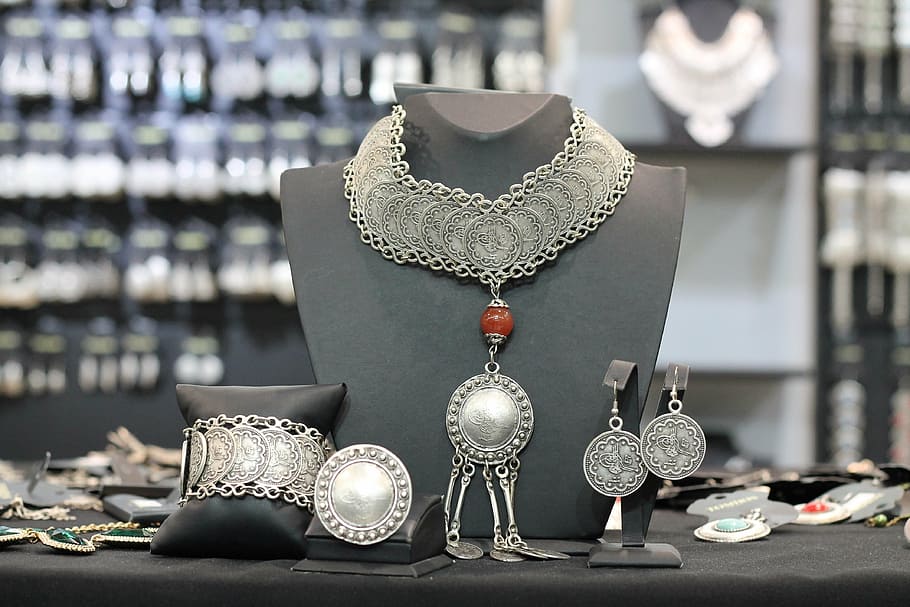 Why Is It Beneficial To Buy Jewelry Online? No 2 No Deal CBD Pet