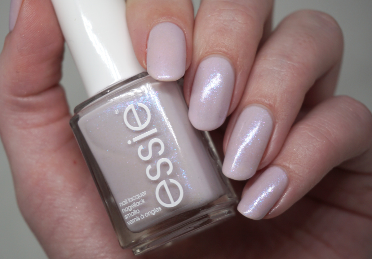 Essie Glow and arrow (Valentine's day collection 2021) Noae Nails
