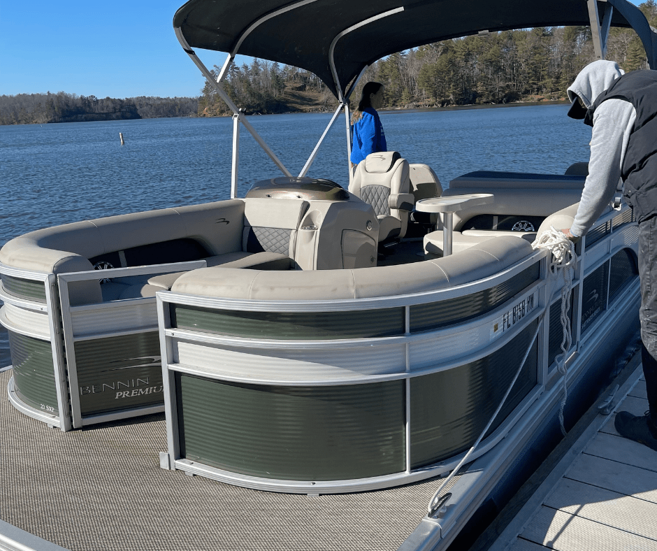 Deck Boats, Houseboats, and Pontoon Boat Rentals Noah's Landing