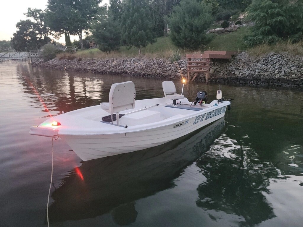 Deck Boats, Houseboats, and Pontoon Boat Rentals Noah's Landing