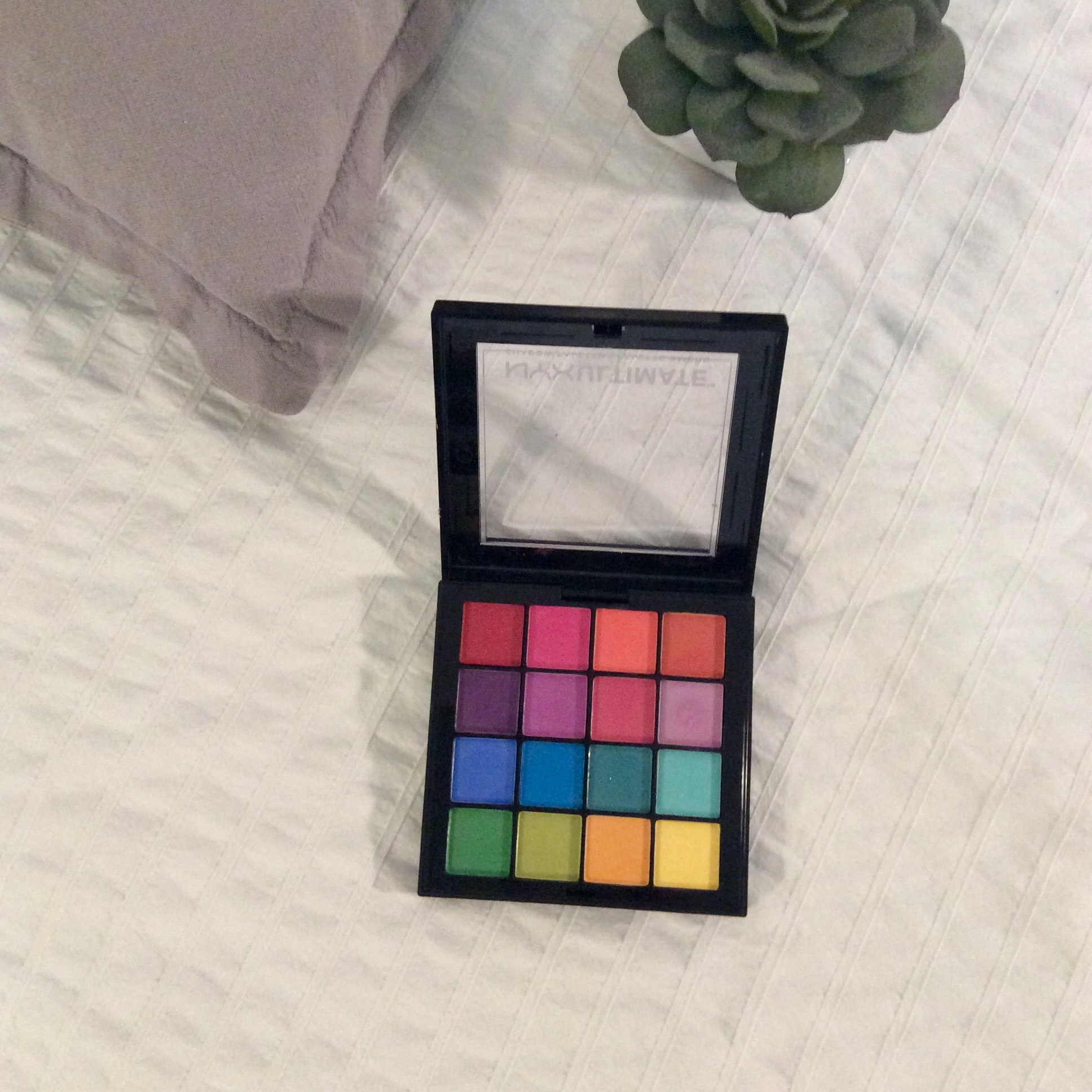 Eyeshadow palettes collection Makeup by Noa