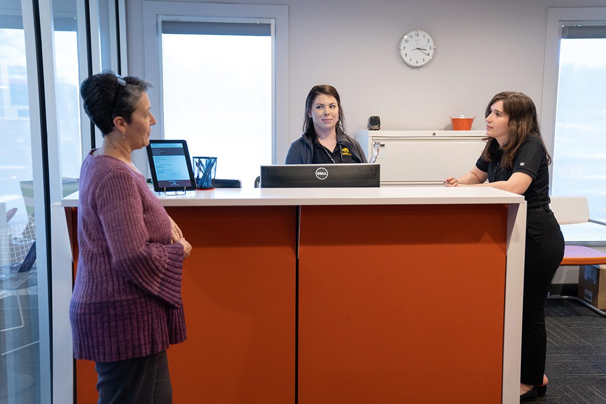 Teams Louisiana Injection Molding Manufacturer & Automation Solutions