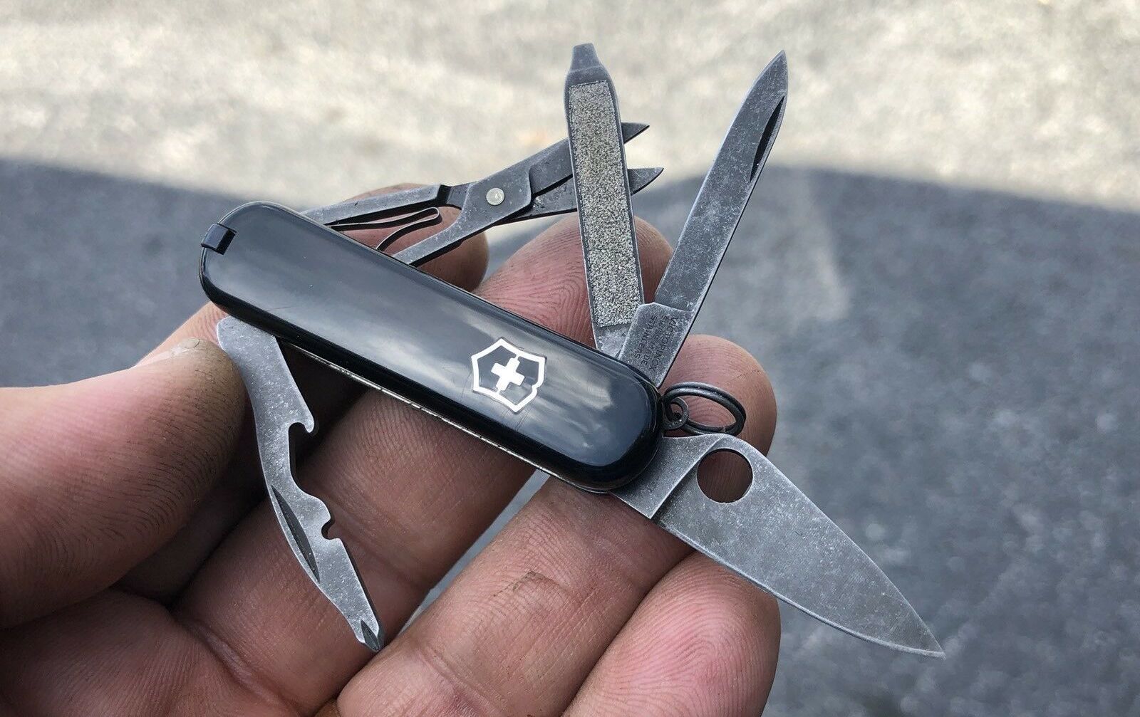 Leatherman vs Swiss Army Knife Best MultiTool Comparison