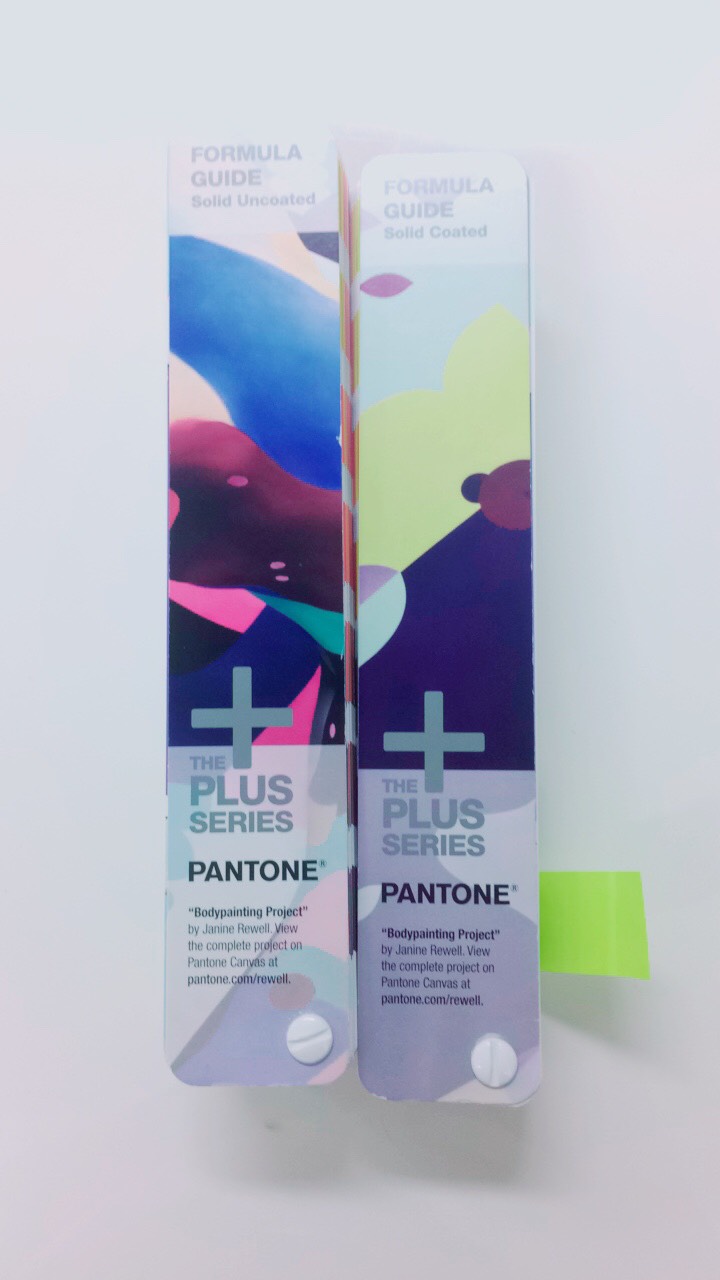 PANTONEの色見本があれば、オリジナルデザインの色の再現が可能！のぼり旗ネット