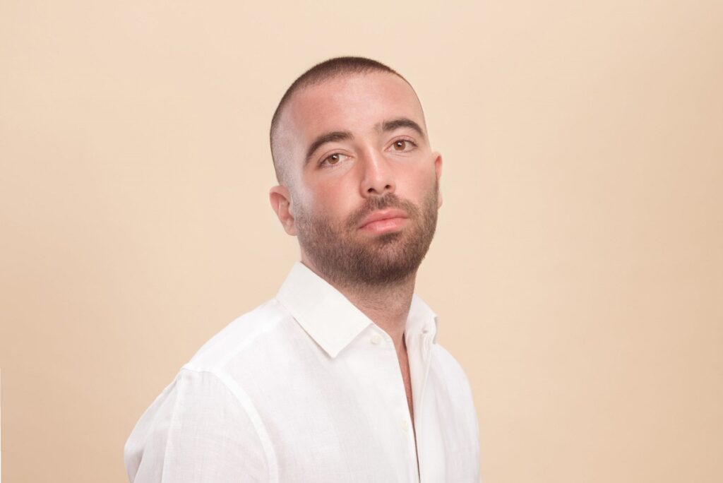 Israeli Singer Omer Adam Dominates The Apple Music Charts