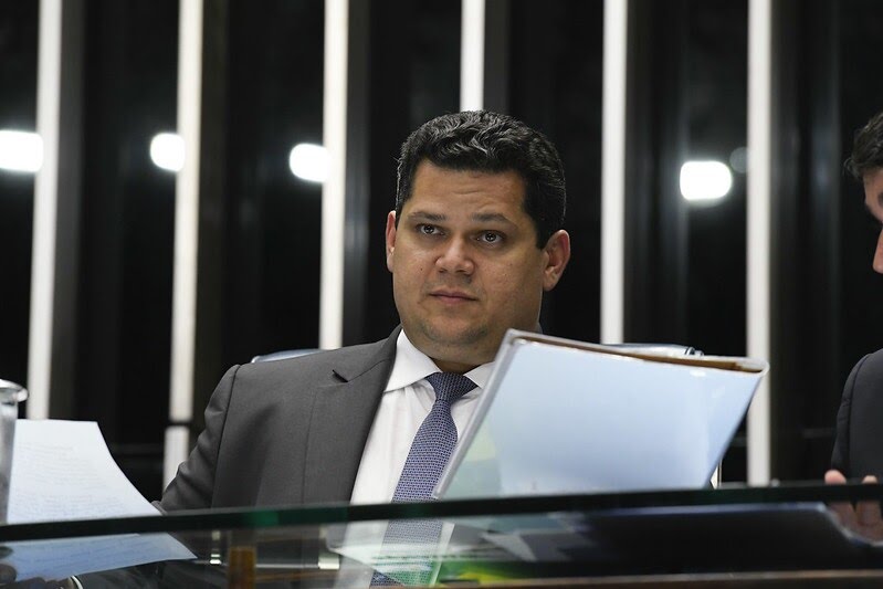 Por motivo religioso, Alcolumbre ficará incomunicável por um dia