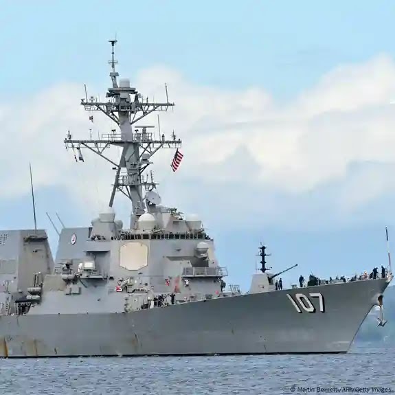 Diversos navios de guerra da Marinha dos Estados Unidos estão se aproximando da costa da Venezuela