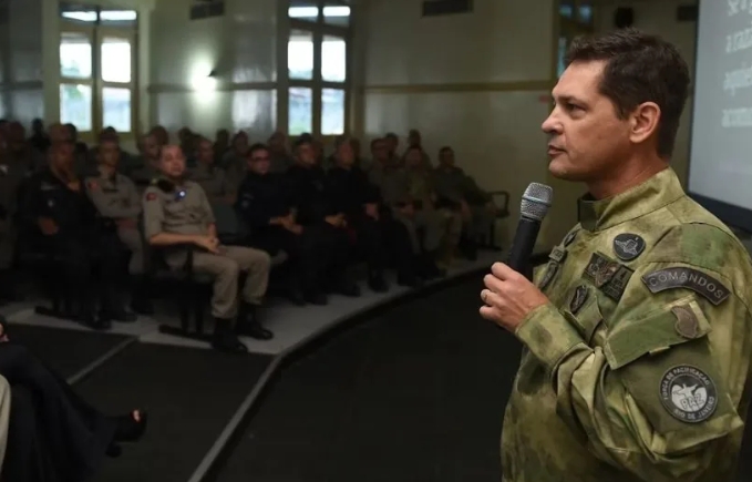 Coronel que pacificou o Alemão defende classificar facções como terroristas: “São micropaíses dentro do Brasil”