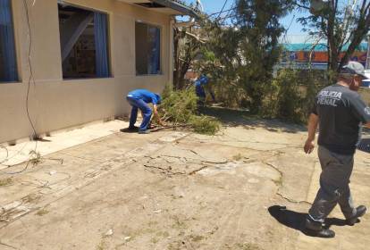 Ratinho JR coloca presos para trabalharem na reconstrução de cidade após tornado