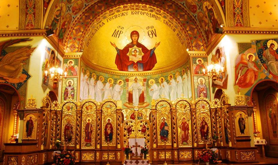 Padres pregam que pessoas favoráveis ao abort0 nem deveriam comungar