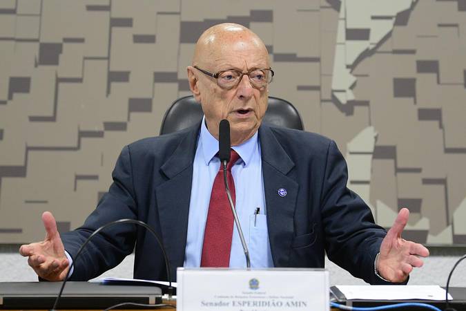 Esperidião Amin anuncia substitutivo com anistia e afirma: “Nós vamos ter anistia”