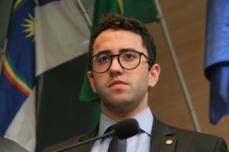 “Pra se livrar da prisão, João Campos faz qualquer coisa”, diz Thiago Medina sobre prefeito do Recife que mudou resultado de concurso em uma canetada