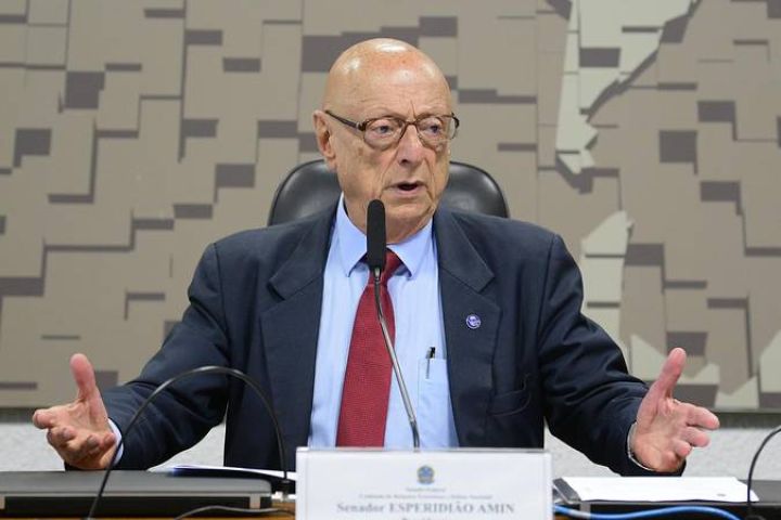 Esperidião Amin protocola projeto de Lei da Anistia