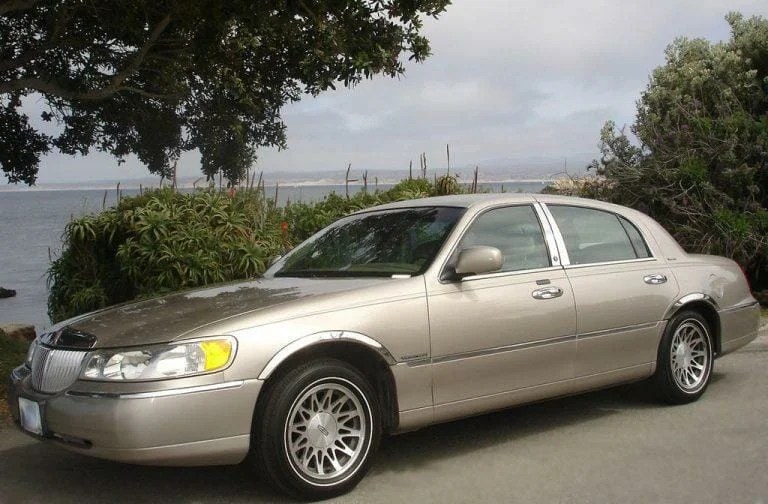 Why cars used to have whitewall tires? And why did they disappear