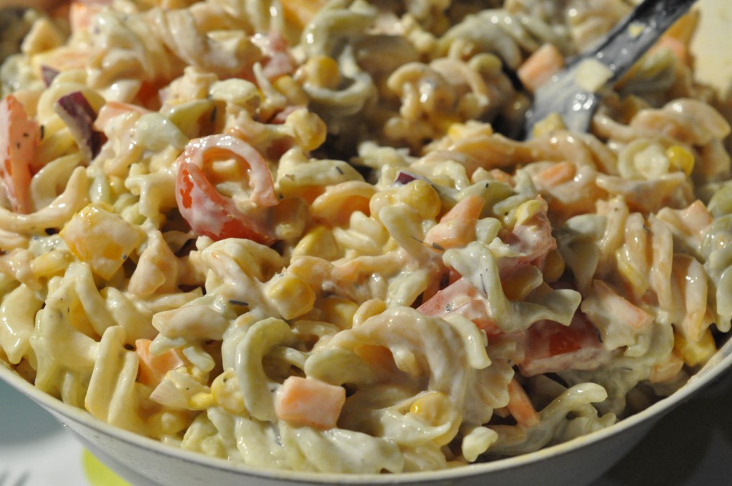 Pastasalat opskrift med creme fraiche dressing nogetiovnen.dk