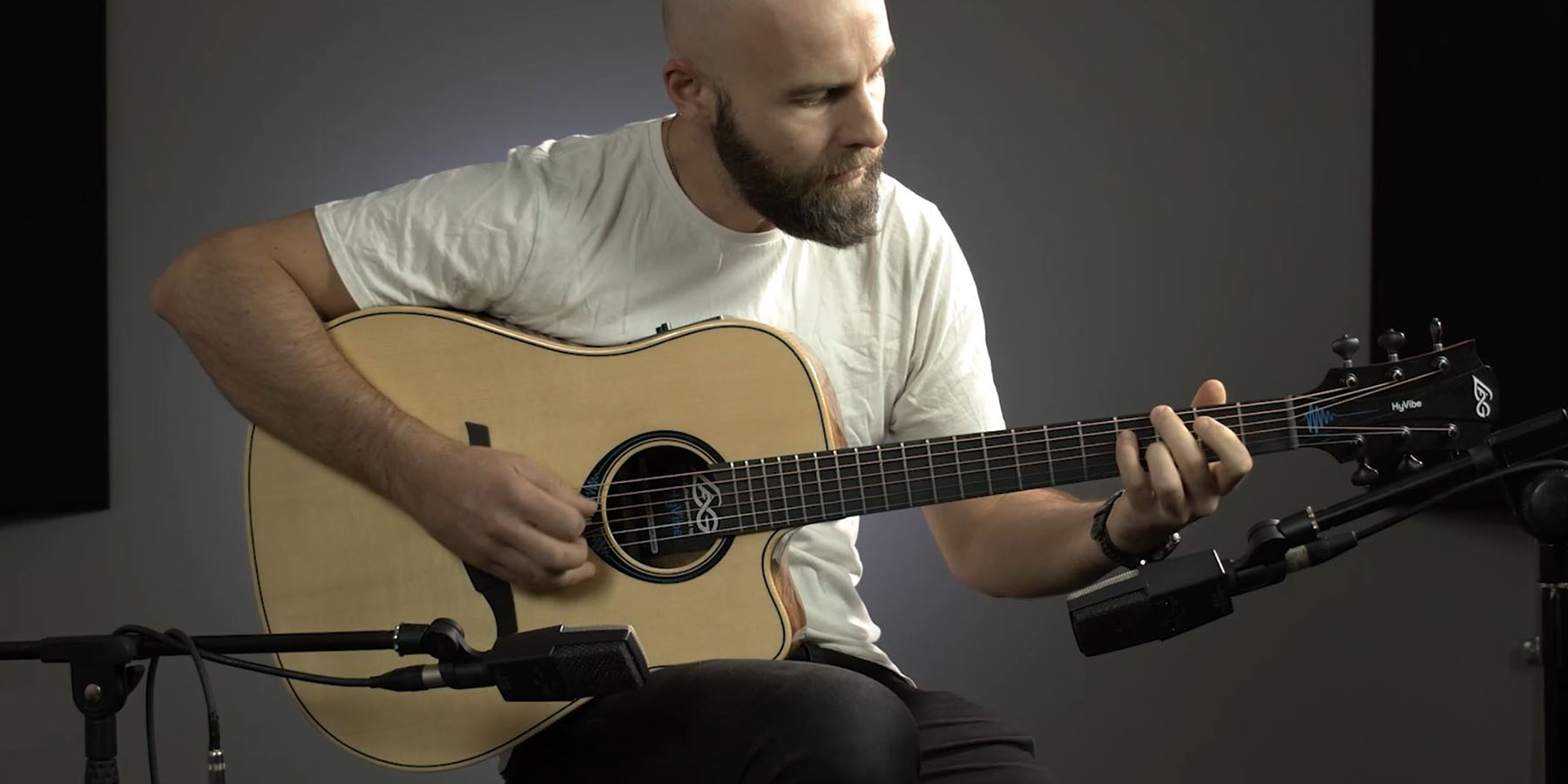 Lâg HyVibe Smart Guitar Demo An Acoustic Guitar with Builtin Effects