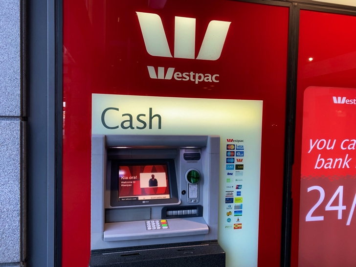 【現地で検証】海外キャッシングの手数料をおすすめカード3枚で徹底比較！繰り上げ返済を含めてお得なクレジットカードが