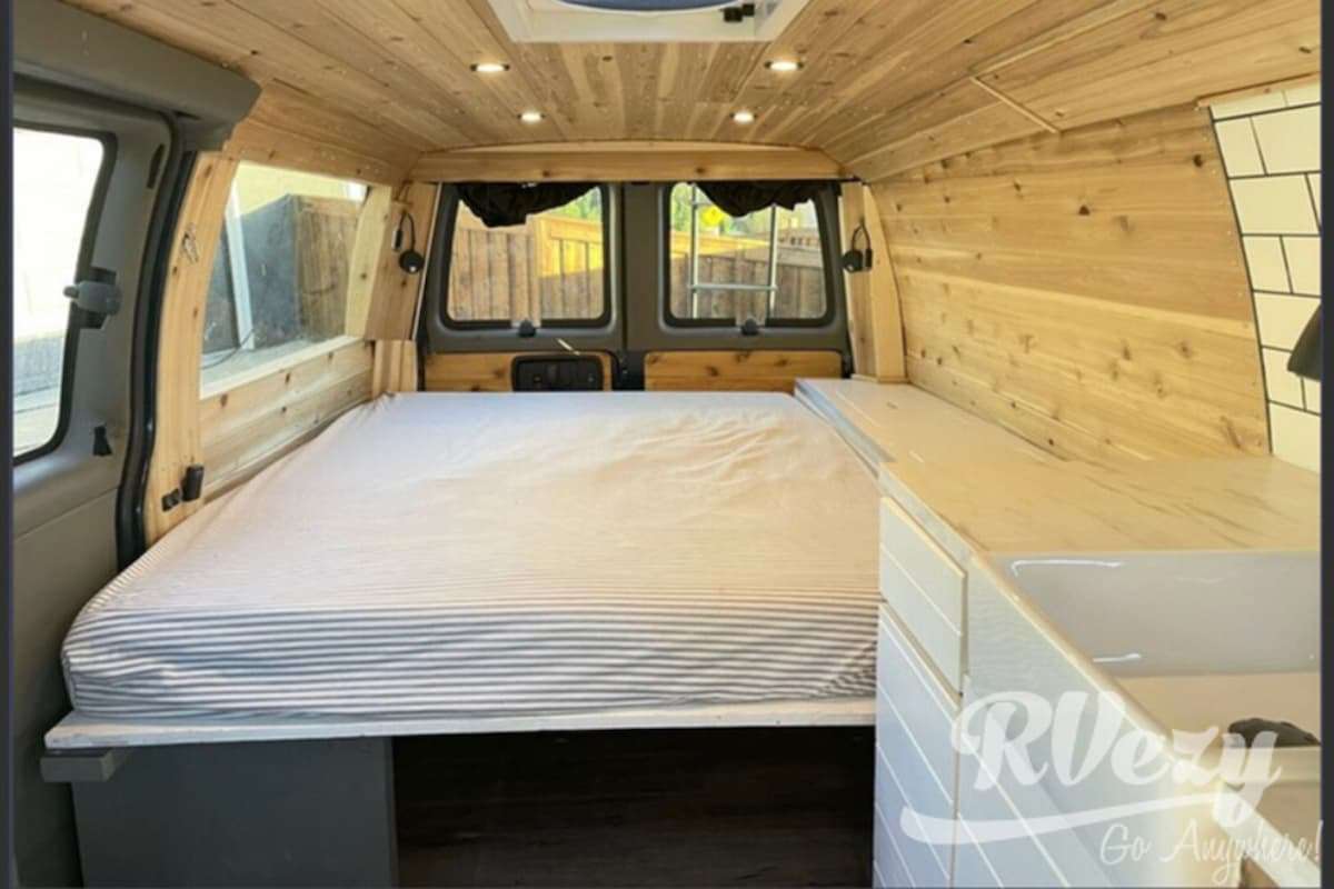 Best Campervans to Rent in Calgary 2022 for a Once in a Lifetime