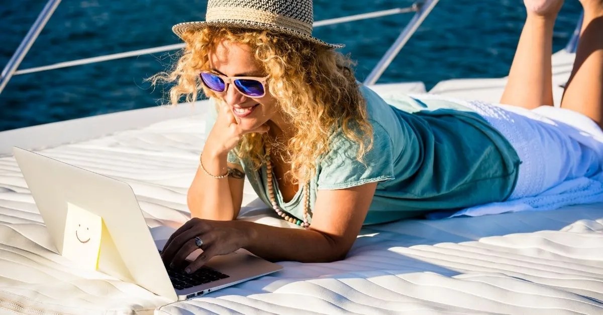 Best Laptops For Digital Nomads In 2022