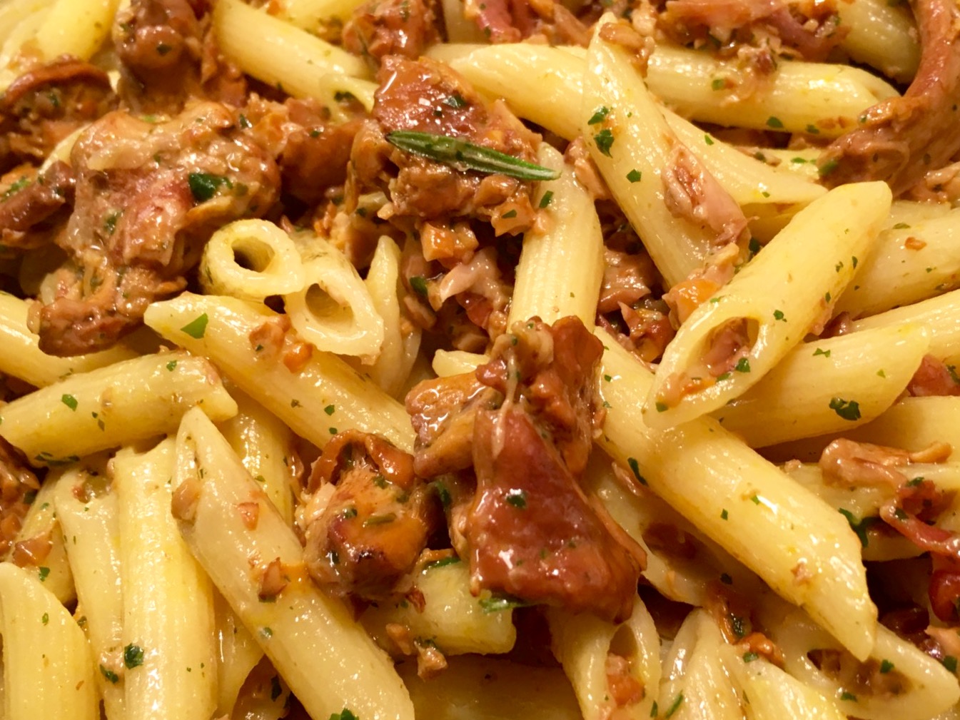 al ragù di finferli e speck In Cucina