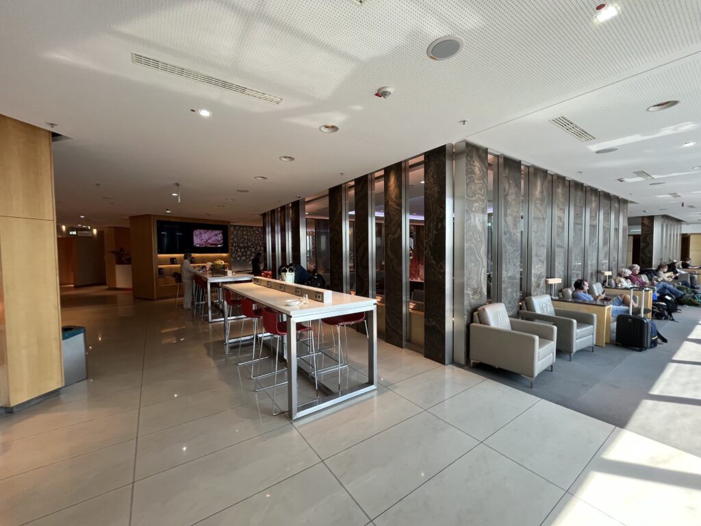 Review Air Canada Maple Leaf Lounge FRA Nonstop Points