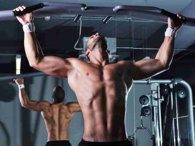 7 Best Lat Pulldown Alternatives (For a Wide Back)