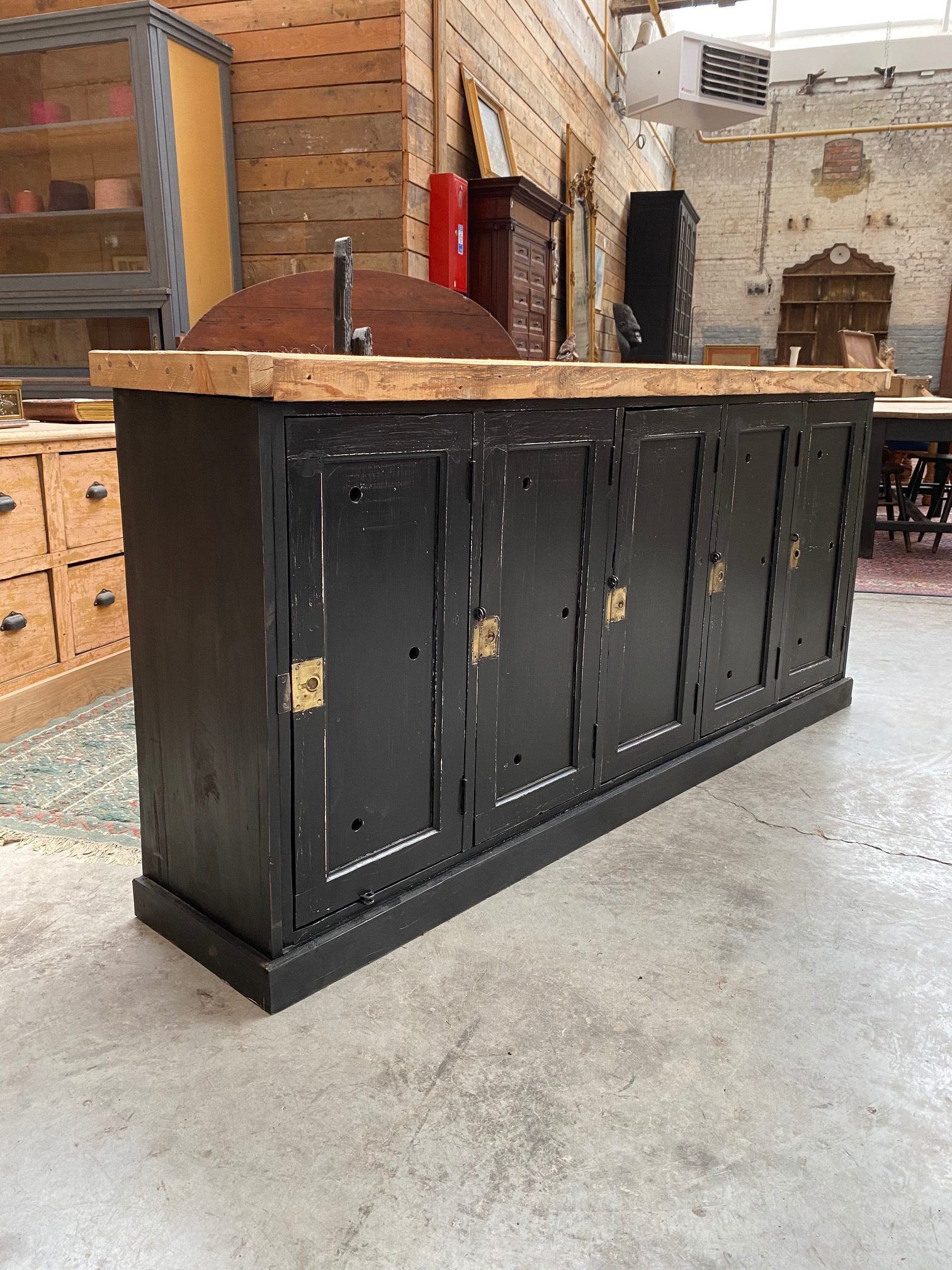 Ancien meuble d'atelier 5 portes Nord Factory